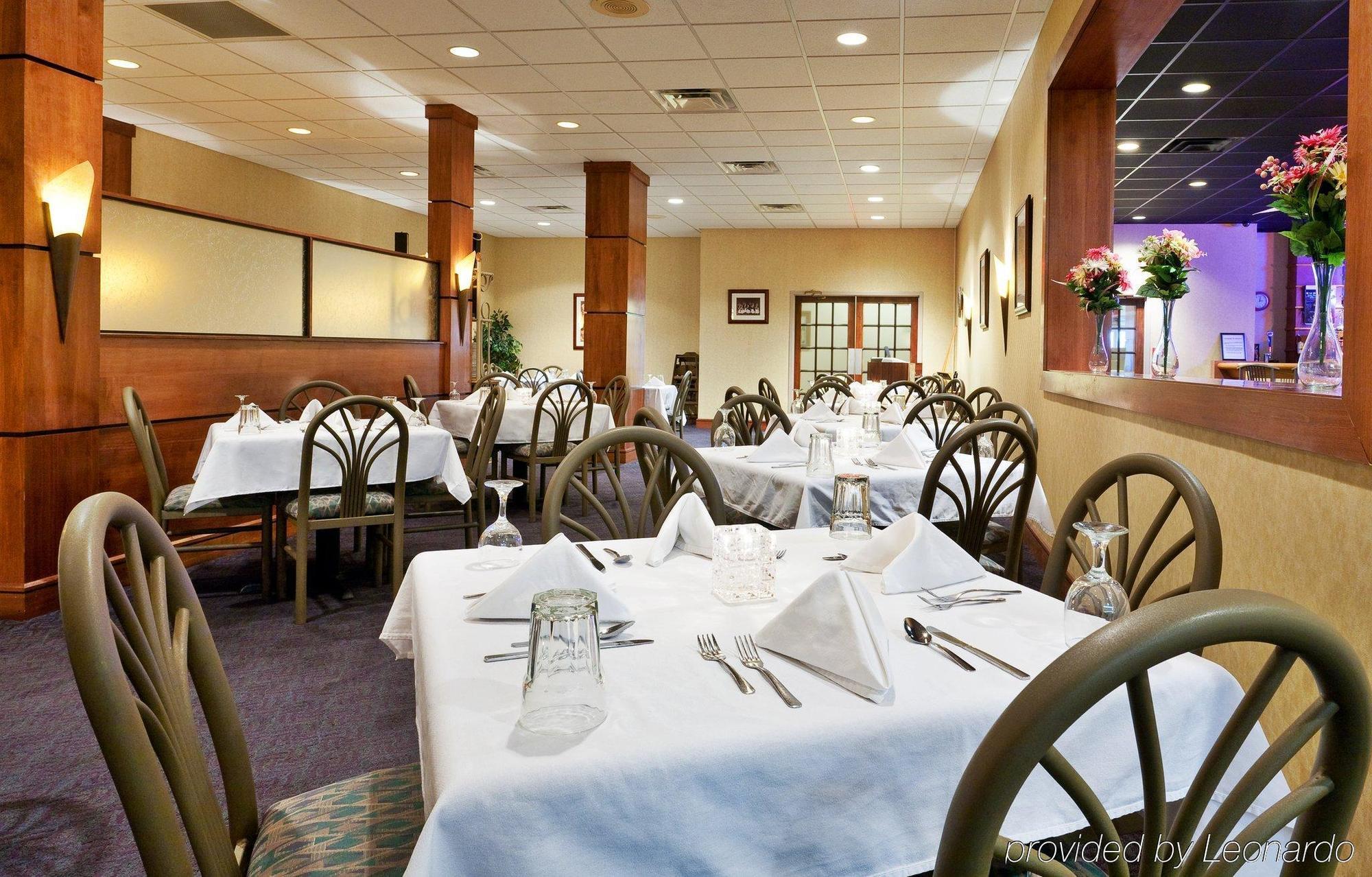 Clarion Pointe Near Fort Campbell Hopkinsville Restaurante foto